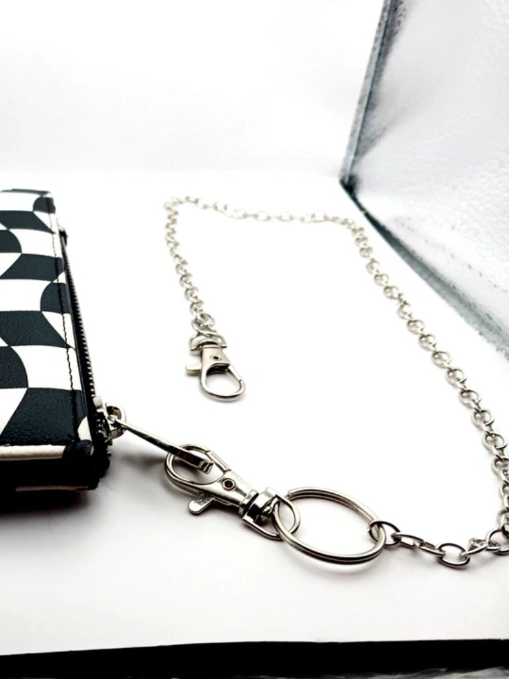 Black + White Skater Checkered Long Wallet + Metal Chain - Picture 8 of 10